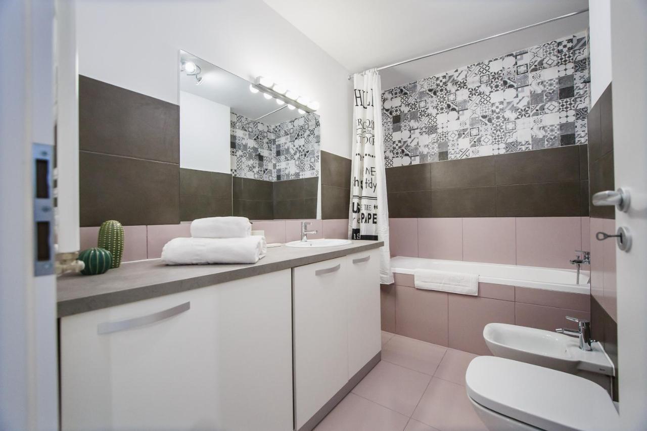 Trendy Apartment Near City Center Oradea Buitenkant foto