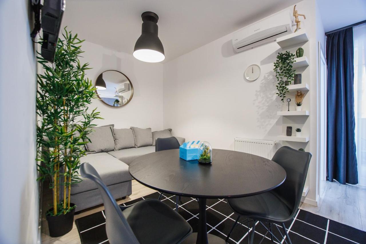 Trendy Apartment Near City Center Oradea Buitenkant foto